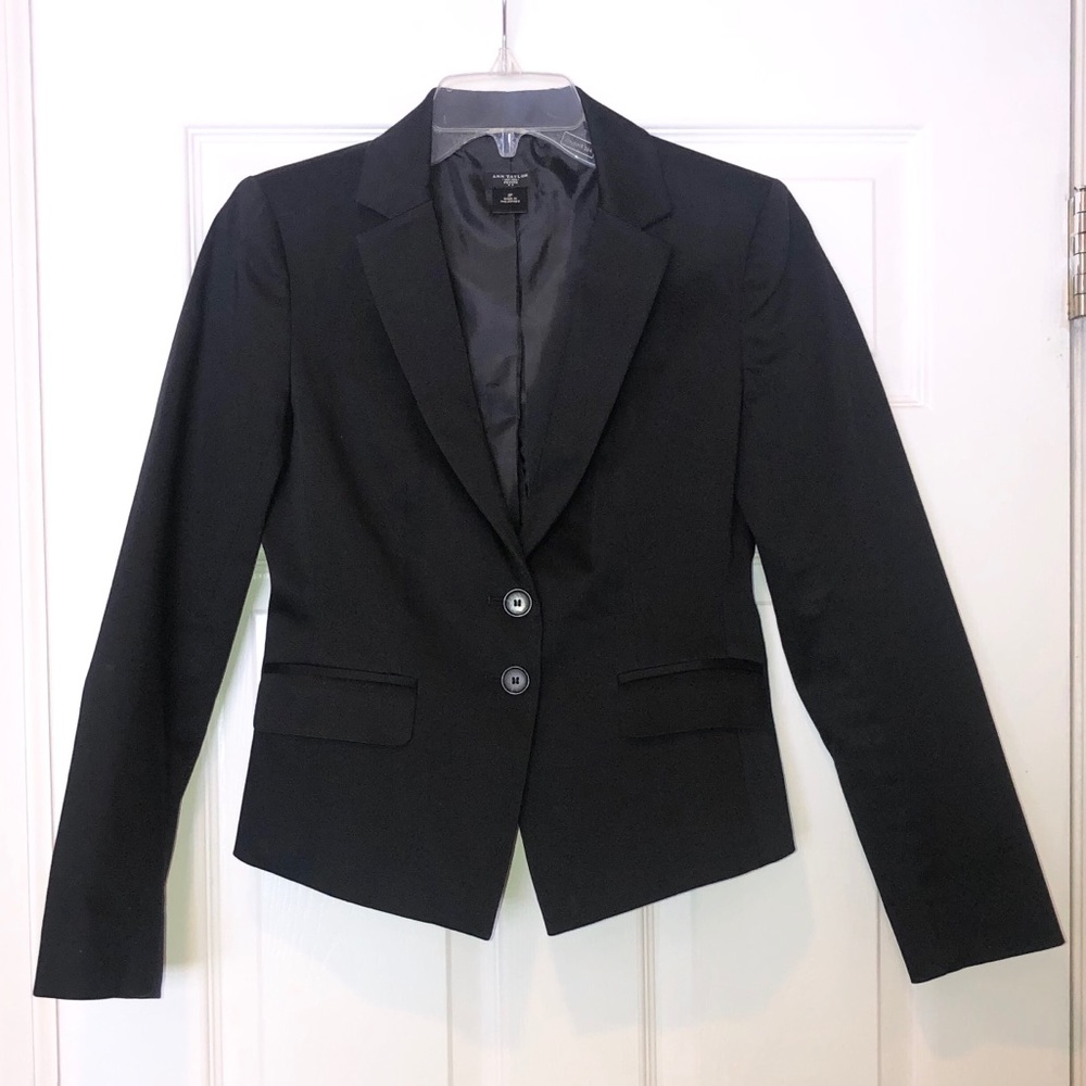 Ann Taylor Blazer Suit Jacket. - Size 2 Petite